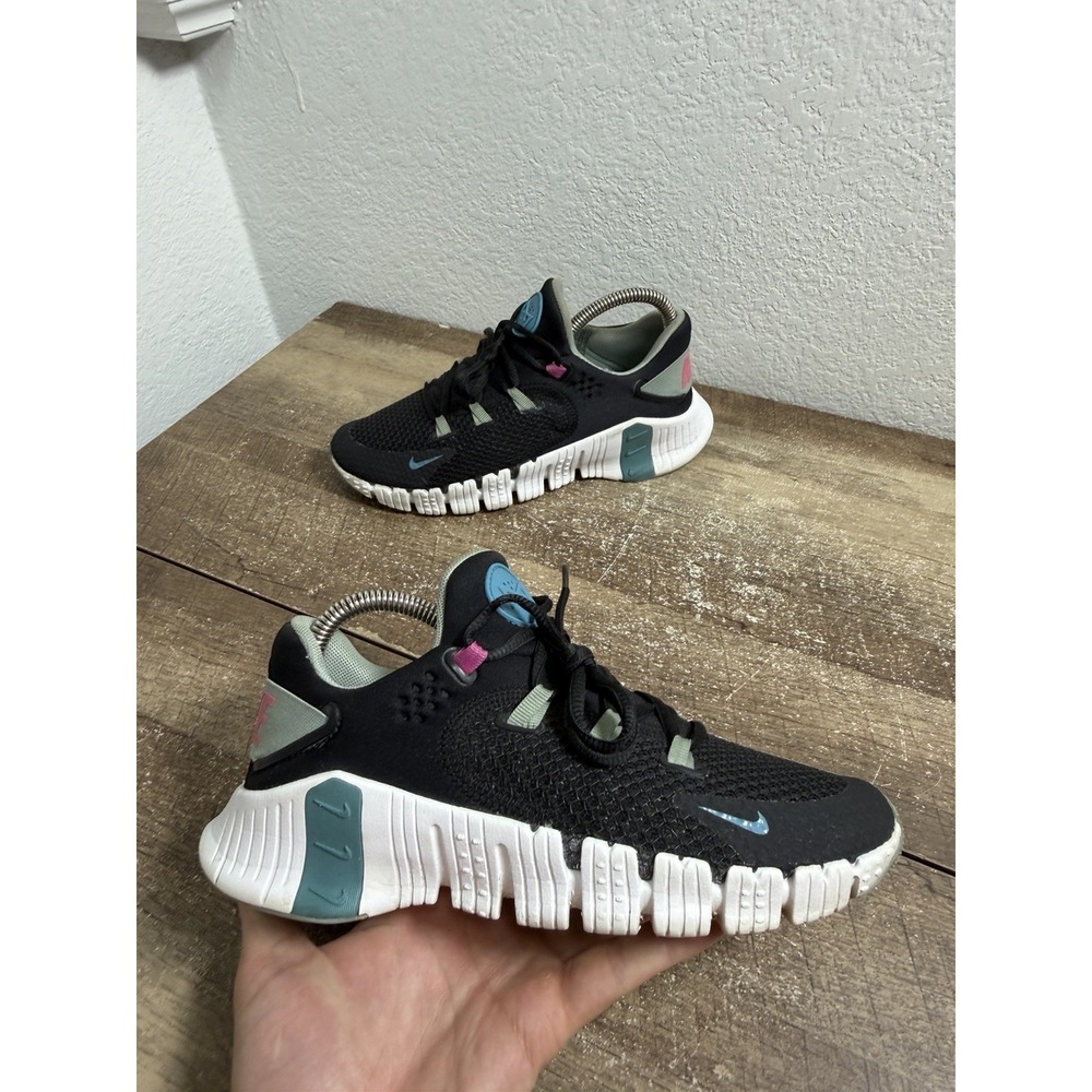 Nike Free Metcon 4 Women Size 7 Black White Comfort Athletic Sneakers CZ0596-004